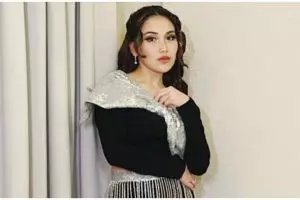 Sering disebut salah kostum, ini 9 potret Ayu Ting Ting kenakan outfit nggak sesuai tema