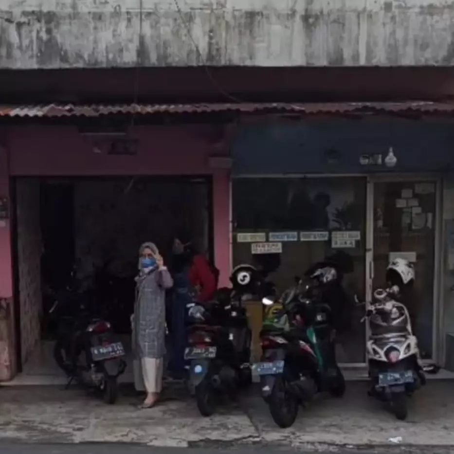 Bangunan bekas burjo 4x3 meter ini disulap jadi florist estetik, pelanggan auto dateng