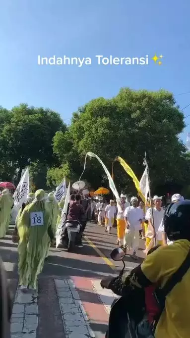 Momen Muslim & Hindu pawai bareng Berbagai sumber Momen Muslim & Hindu pawai bareng Berbagai sumber