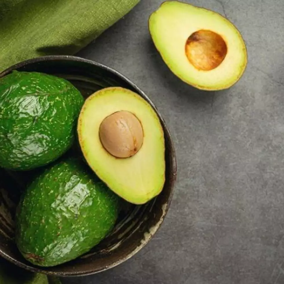 Bukan cuma jadi makanan, kenali 7 kelebihan pakai alpukat untuk kesehatan rambut