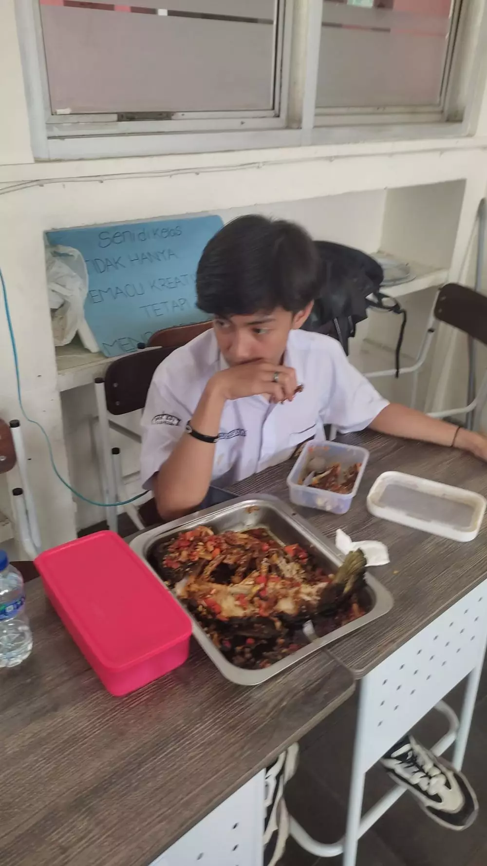 murid bawa bekel © berbagai sumber