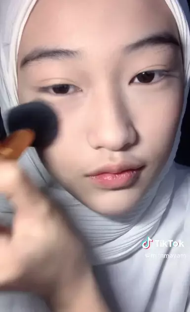 wanita mirip minji new jeans © 2023 brilio.net