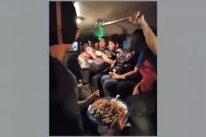 11 Potret lucu susahnya nahan lapar pas puasa, bikin harus ngelus dada