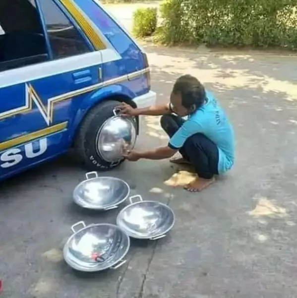 Ide absurd modifikasi ban mobil © berbagai sumber Ide absurd modifikasi ban mobil © berbagai sumber