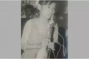 Bocah lugu ini punya paras awet muda di usia 60 tahun, intip 11 potret lawasnya yang bikin terpukau