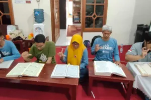 Belajar mengaji Alquran dengan bahasa isyarat bersama Komunitas Muslim Tuli Yogyakarta