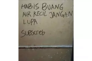 Sulit dimengerti, 17 tulisan kocak di toilet umum ini recehnya di luar batas