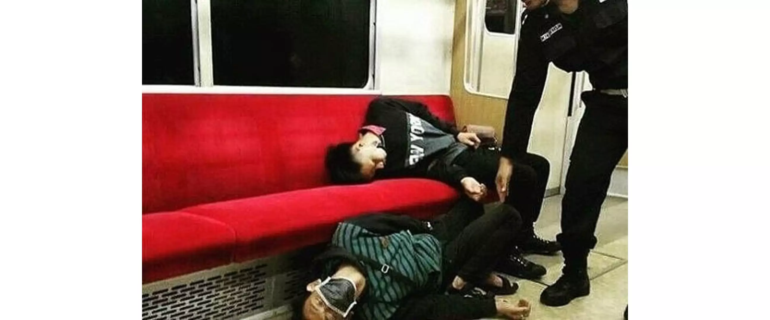 11 Kelakuan nyeleneh penumpang KRL ini bikin geleng kepala, tujuannya apa sih?