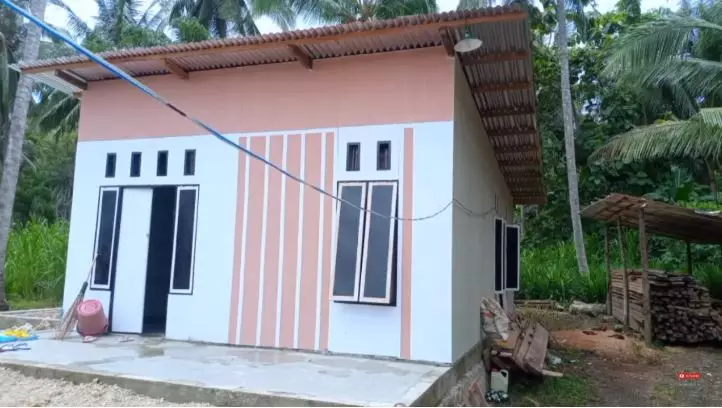 rumah kayu sederhana dapur minimalis © YouTube
