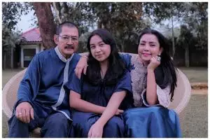 9 Potret detail kue ulang tahun Khirani putri Mayangsari, mewah dan elegan berhias batu kristal