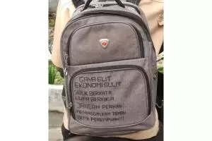 13 Potret lawak tas anak sekolah ini absurdnya kebangetan, bikin si anak pengen libur aja