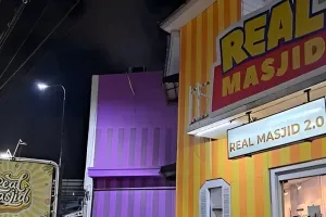 Unik, masjid ini tak hanya tempat salat tapi sekaligus kafe, studio kreatif, hingga bioskop