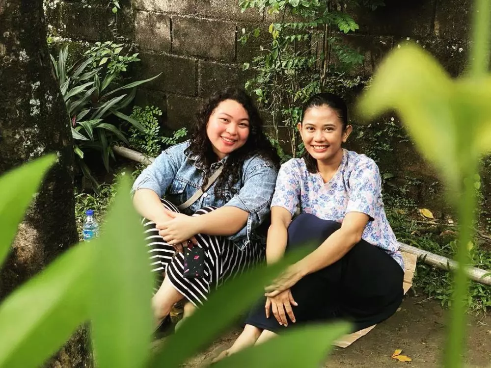 potret persahabatan Mpok Edah dan Bunga TOP  © 2023 brilio.net