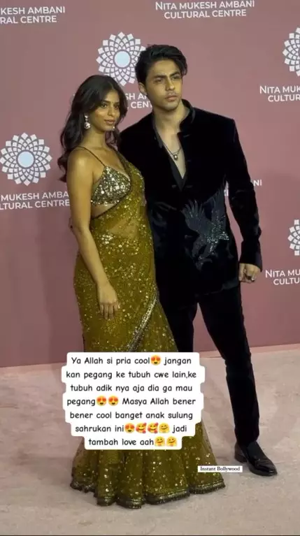 Dua anak Shah Rukh Khan foto bareng © TikTok Dua anak Shah Rukh Khan foto bareng © TikTok