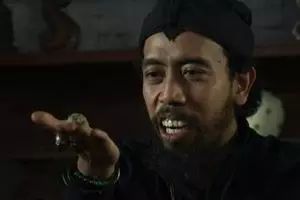 Dukun di Para Pencari Tuhan ini ternyata musisi top, intip 11 potretnya