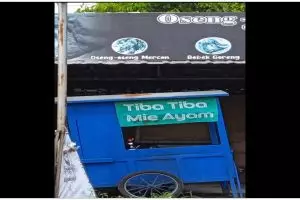 11 Tulisan lucu di spanduk mi ayam ini lihatnya bikin bertanya-tanya