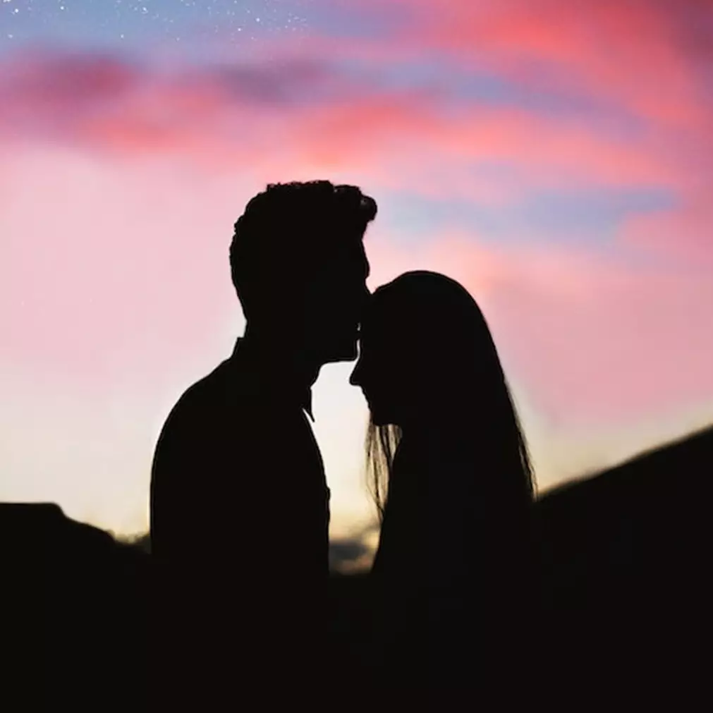 50 Kata-kata romantis penuh makna bahasa Inggris beserta artinya buat pacar terkasih, bikin baper