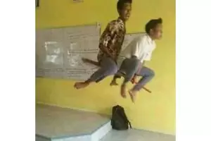 Nggak habis pikir, 15 potret tingkah kocak anak zaman now ini nyelenehnya minta ampun