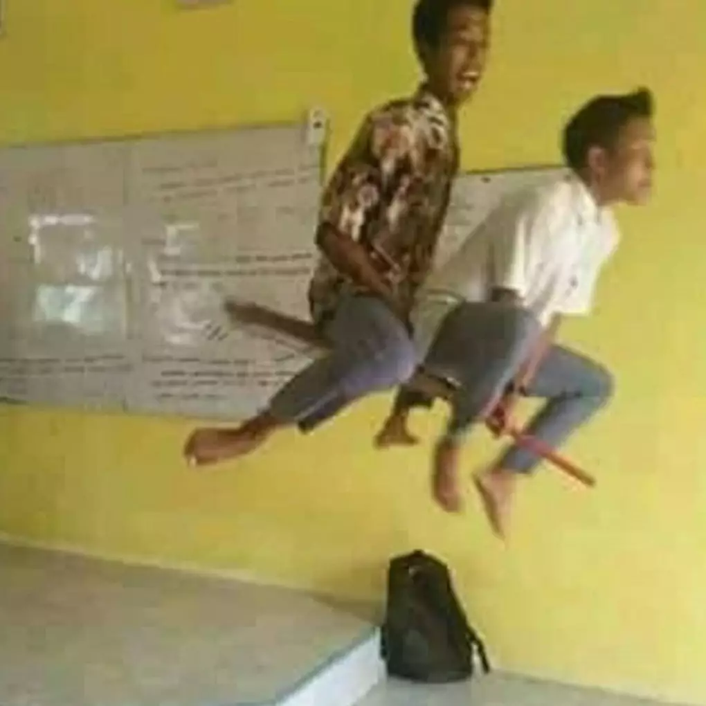 Nggak habis pikir, 15 potret tingkah kocak anak zaman now ini nyelenehnya minta ampun