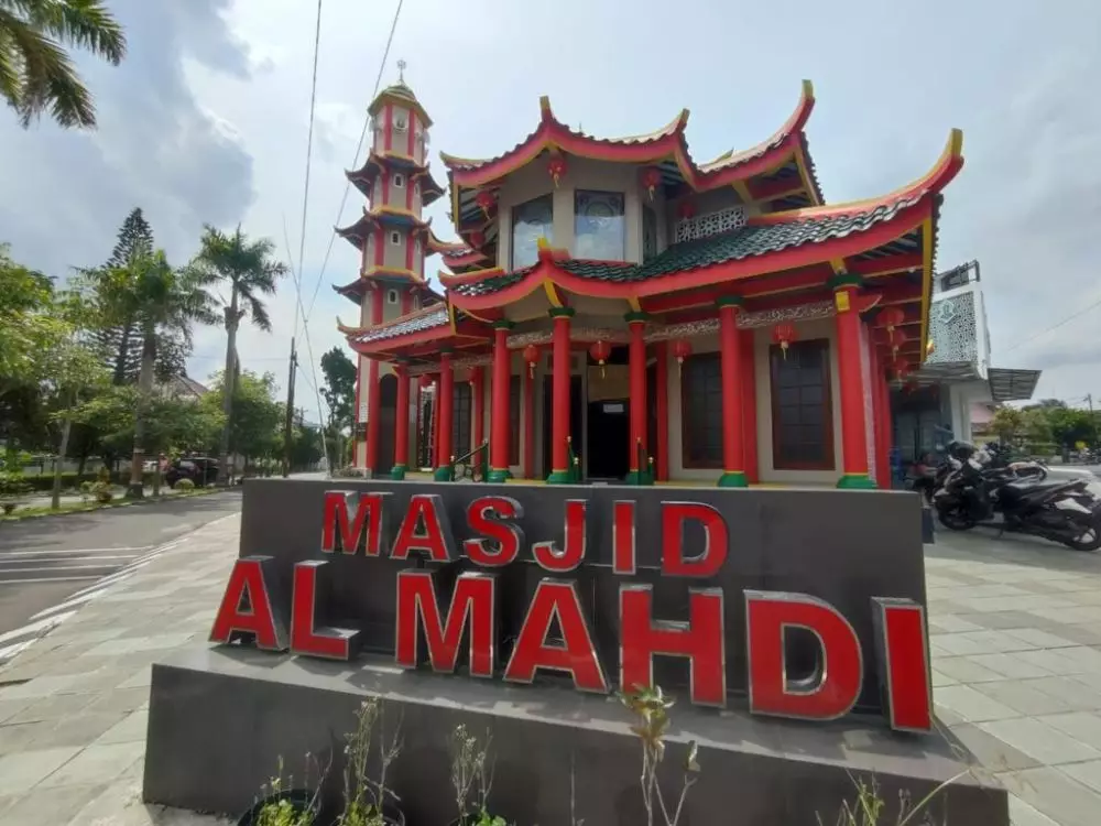 Uniknya Masjid Al-Mahdi di Magelang © 2023 brilio.net Uniknya Masjid Al-Mahdi di Magelang © 2023 brilio.net