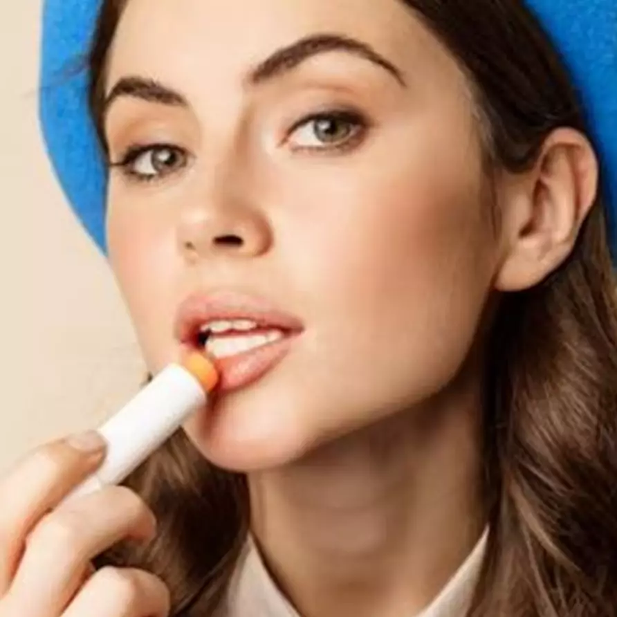 Hanya dalam hitungan menit, begini trik atasi lip balm yang retak agar kembali utuh