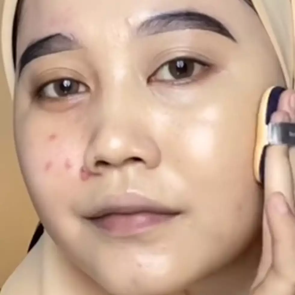 Wanita ini berikan tutorial makeup natural look, hasilnya disebut mirip Prilly Latuconsina