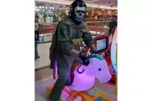 11 Potret orang gabut di mall ini ngaco abis, emang kenapa ya?