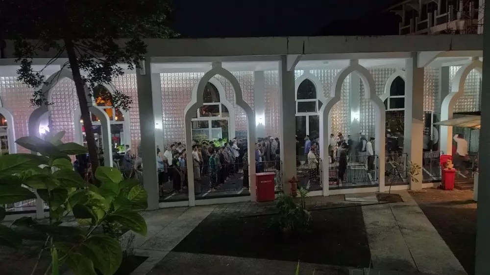 Salat tarawih di masjid kampus UIN Jogja © 2023 brilio.net Salat tarawih di masjid kampus UIN Jogja © 2023 brilio.net