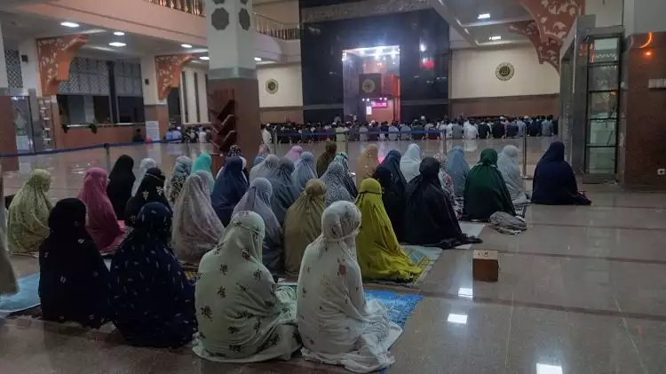 Tradisi unik salat witir 2 jamaah di masjid kampus UIN Sunan Kalijaga, berlangsung dari tahun ke tahun