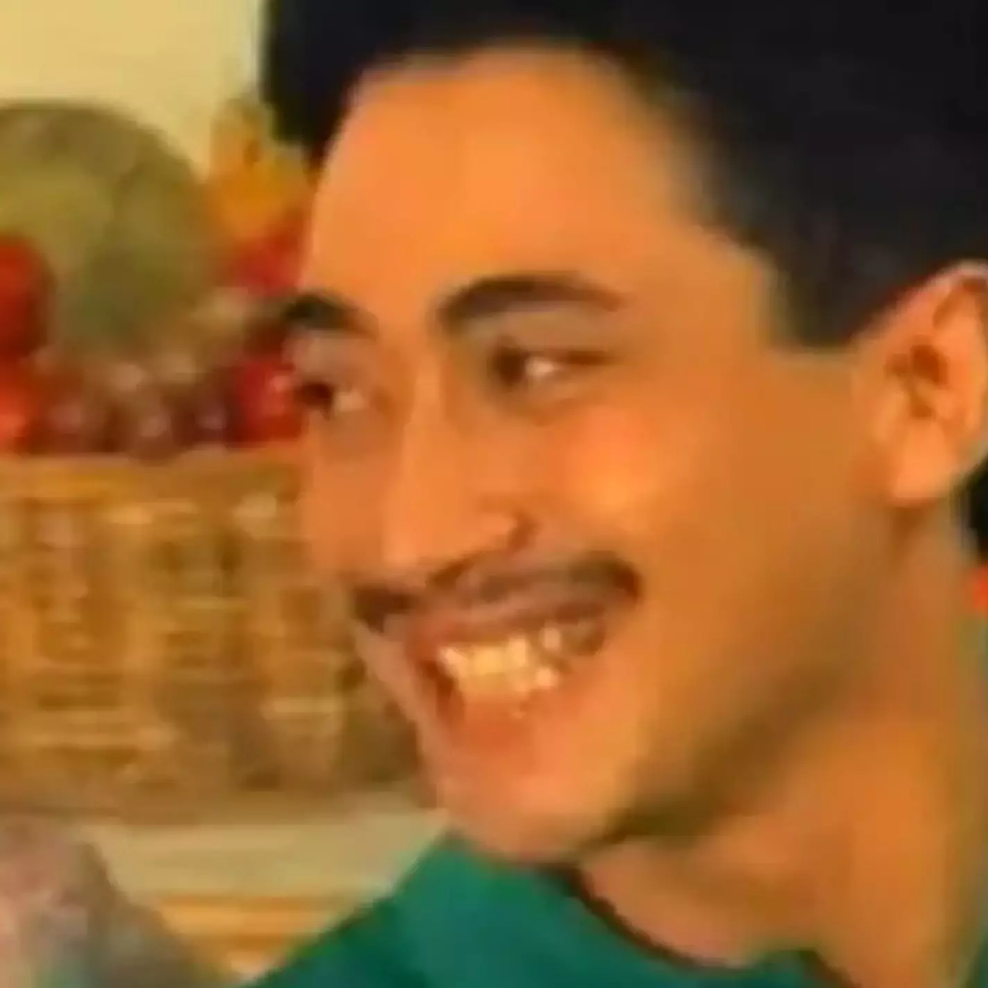 Pria berkumis di iklan penyedap rasa era 90-an ini ayah aktor top, intip 9 transformasinya