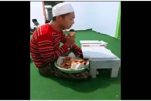 11 Momen nyeleneh terjadi saat bulan puasa ini bikin tepuk jidat nggak habis pikir