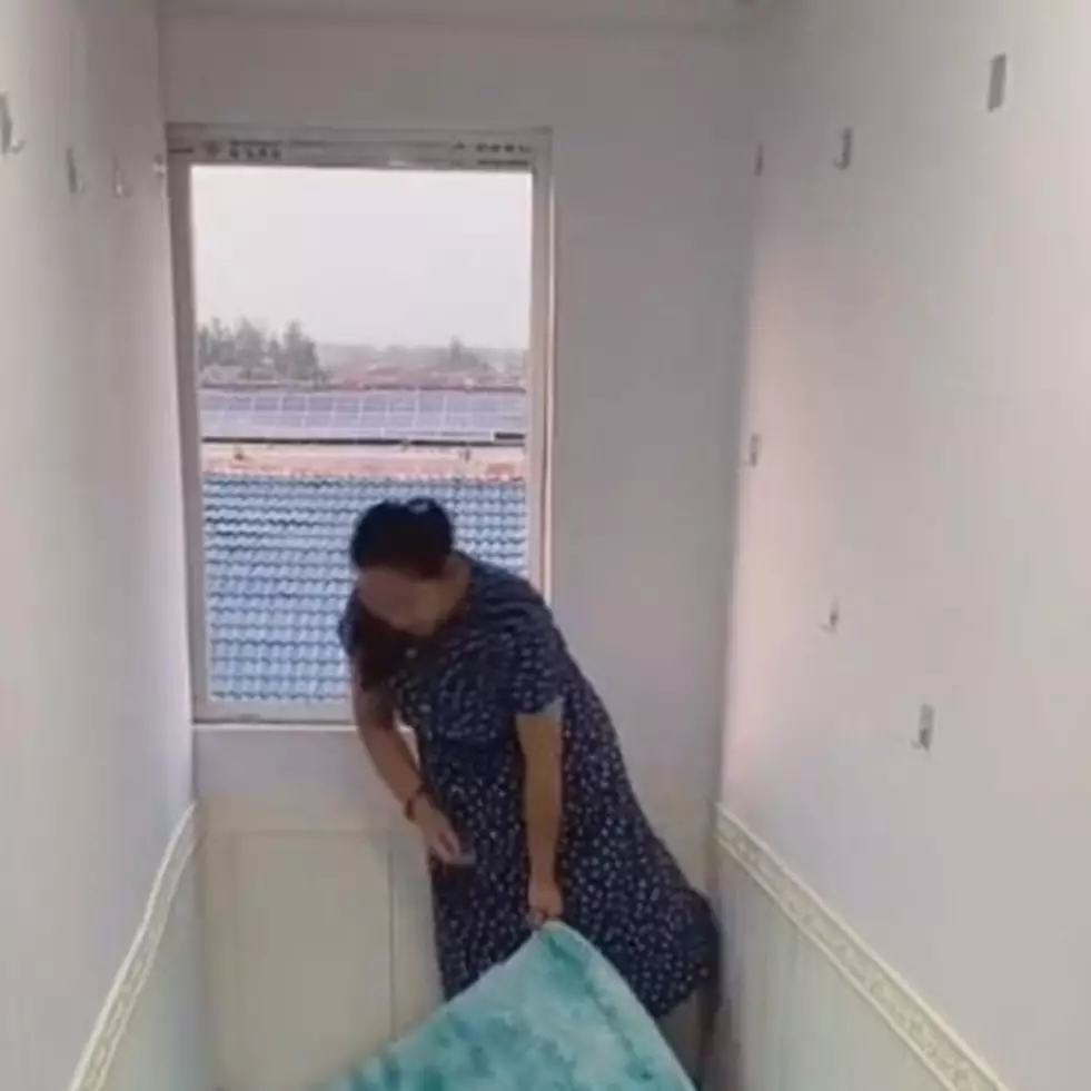 Makeover ruangan mirip gang sempit jadi kamar ala anak kos ini hasilnya bikin salah fokus