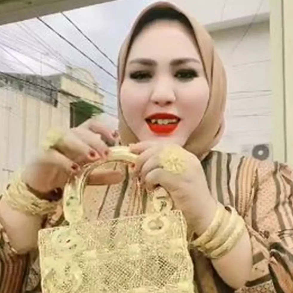 5 Fakta Mira Hayati, ibu-ibu yang viral beli tas emas seharga Rp 553 juta