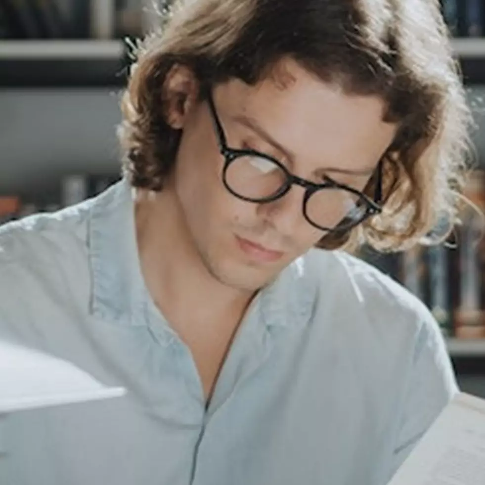 98 Contoh konjungsi temporal sederajat dan tidak sederajat, lengkap dengan penjelasannya