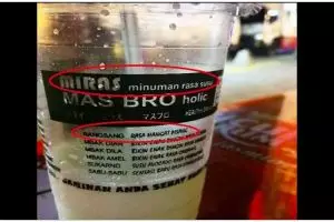 Awas tersedak, 11 tulisan lucu di kemasan minuman ini bikin haus hilang