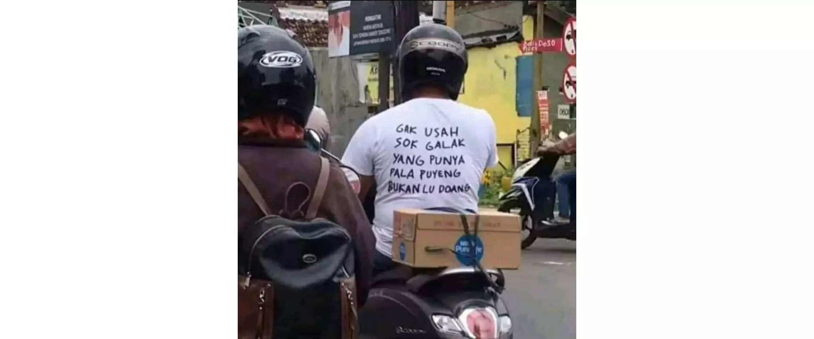 Bikin nggak konsen, 11 tulisan aneh di baju ini ngawurnya minta ampun