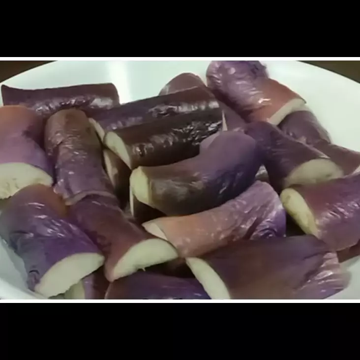 Cuma 8 menit, ini trik kukus terong agar teksturnya empuk dan tetap ungu