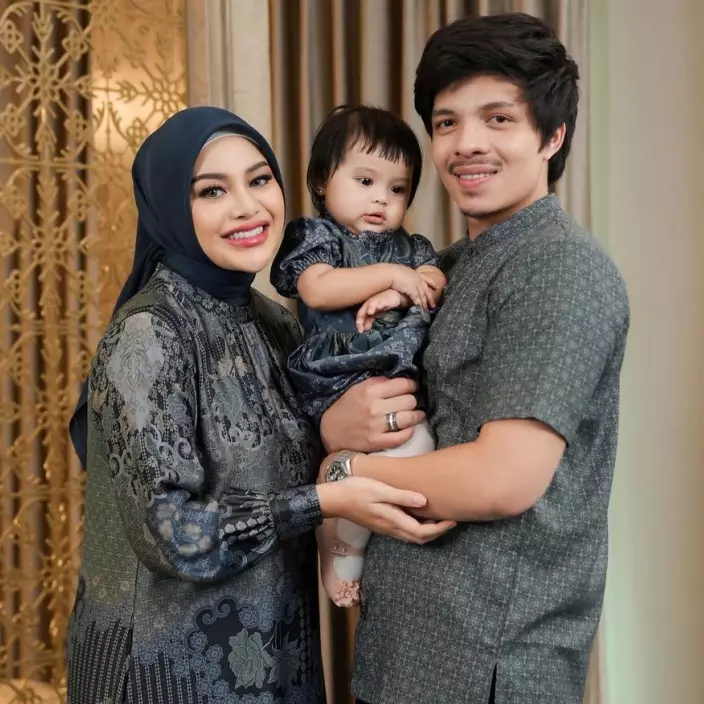 Ashanty terlihat elus perut Aurel, istri Atta Halilintar diduga sedang hamil anak kedua