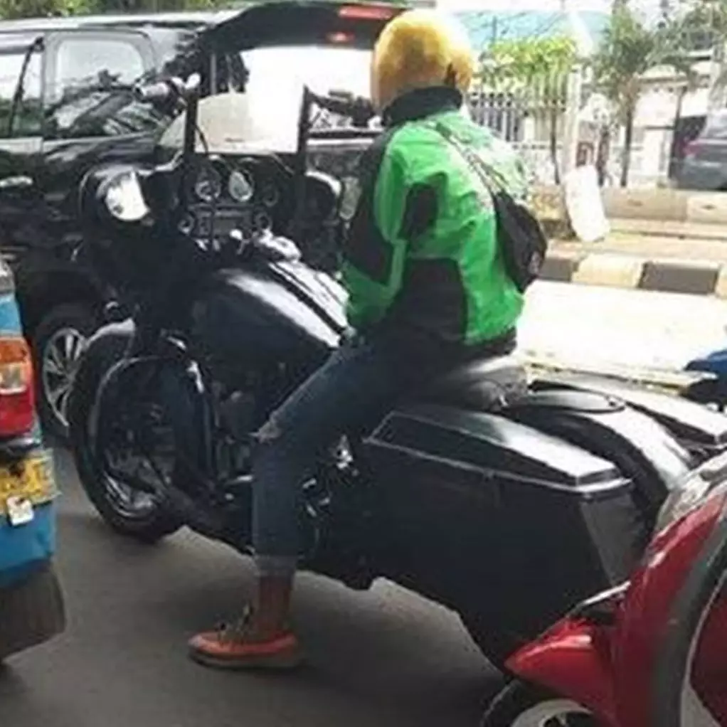 11 Potret Ojek online dengan motor mewah ini bukti orang kaya gabut nyari kerjaan