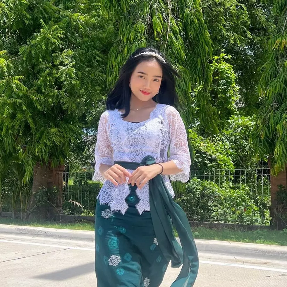 Sama-sama dijodohkan dengan El Rumi, intip 9 beda gaya Fuji dan Bulan Sutena