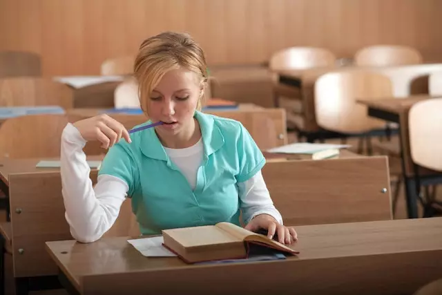 Contoh kata rujukan dalam bahasa Inggris pengertian dan jenisnya © 2023 brilio.net