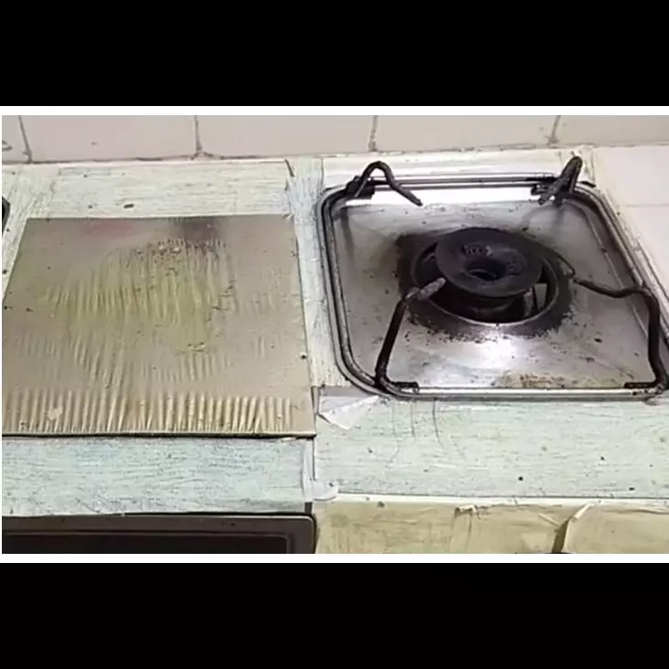 Bukan pakai soda kue, ini cara praktis bersihkan permukaan kompor gas dari noda minyak