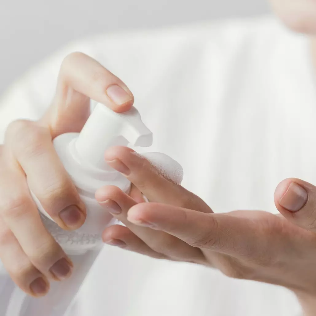 Kulit putih dan glowing dalam 1 menit, begini cara buat skin cleanser hanya dengan 2 bahan