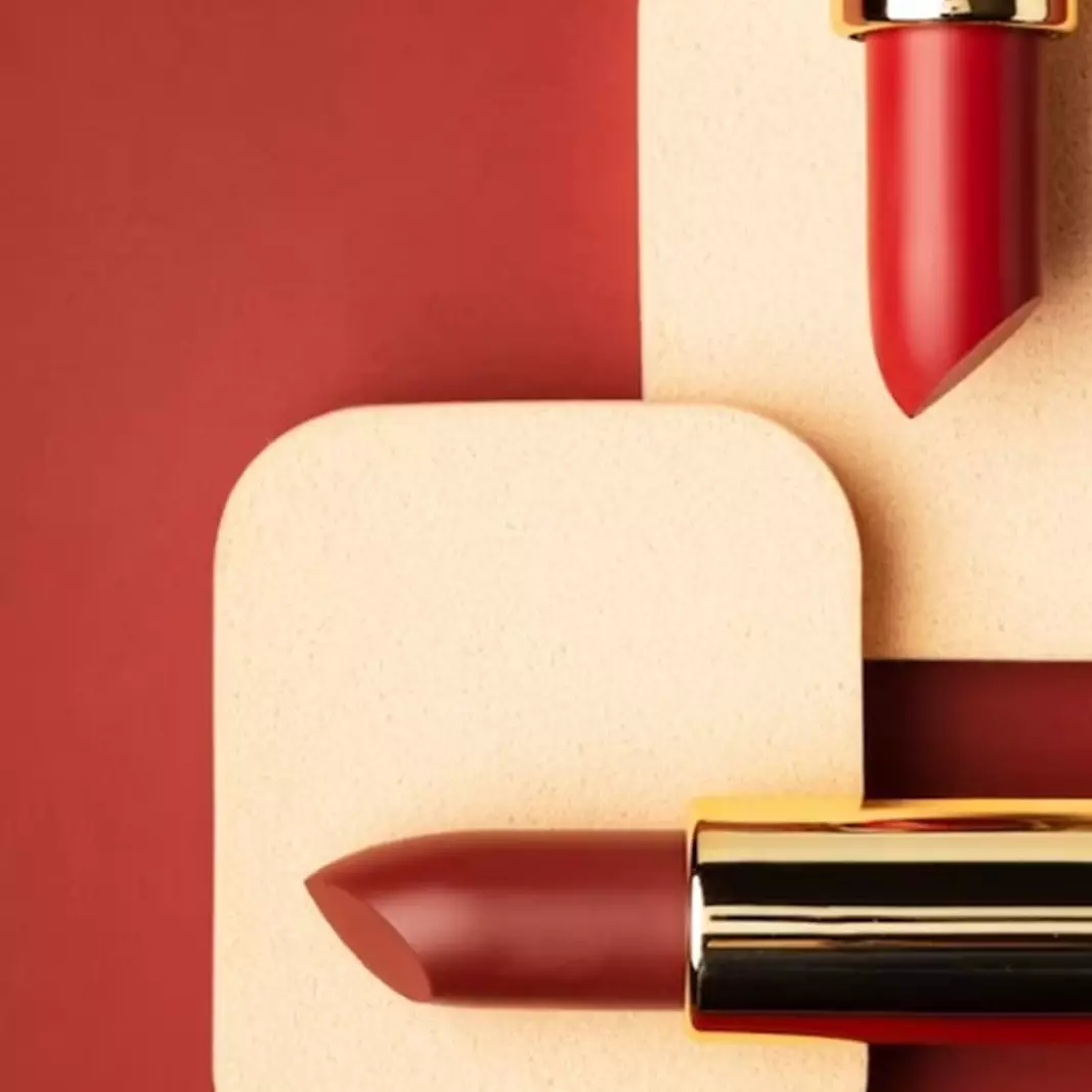 Tidak perlu reapply, ini trik bikin lipstik jadi tahan lama seharian