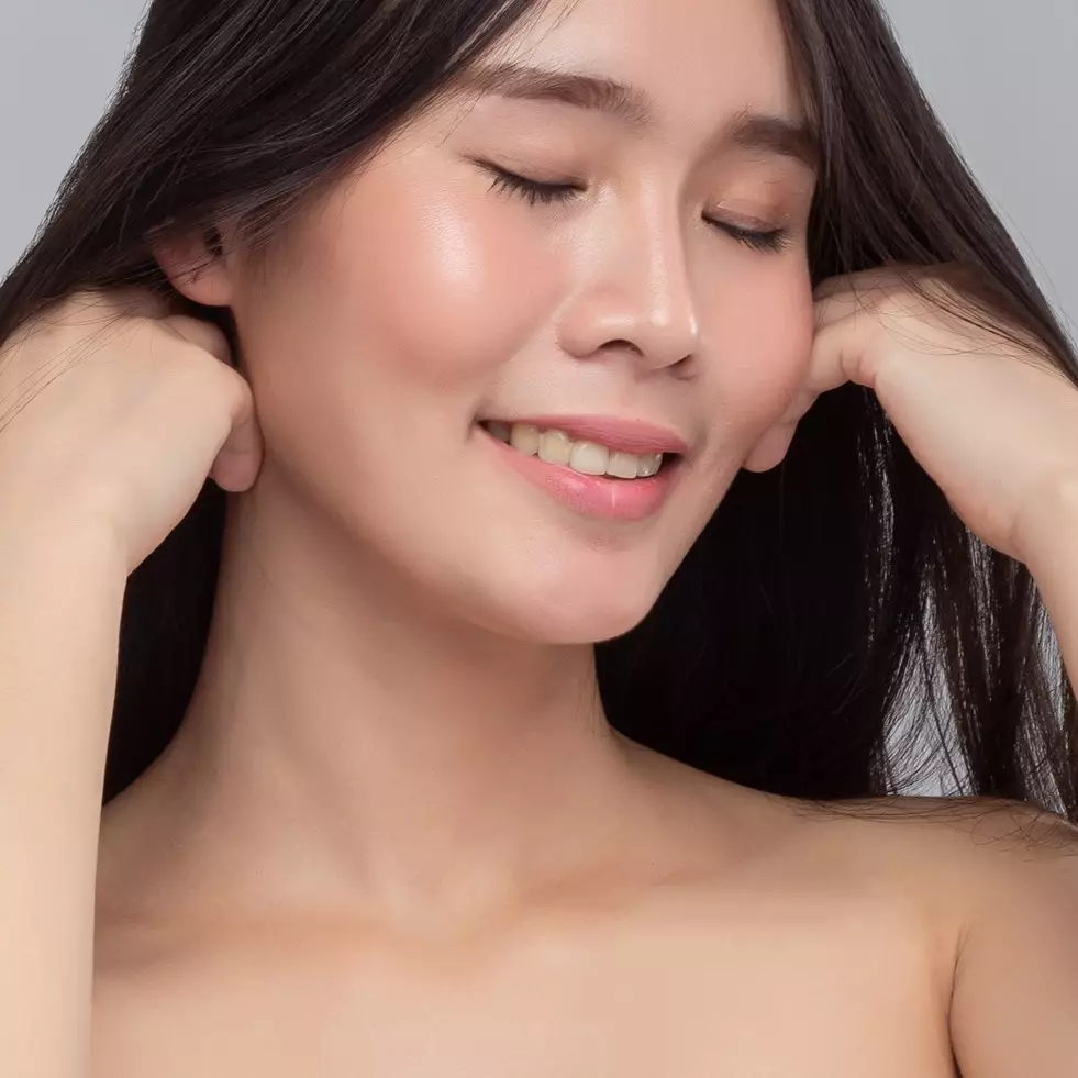 Sering disepelekan, ini 9 dampak buruk tidur dengan rambut basah