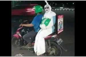 Dari cosplay pocong sampai Ultraman, 13 potret kocak penumpang ojek online ini gayanya absurd abis