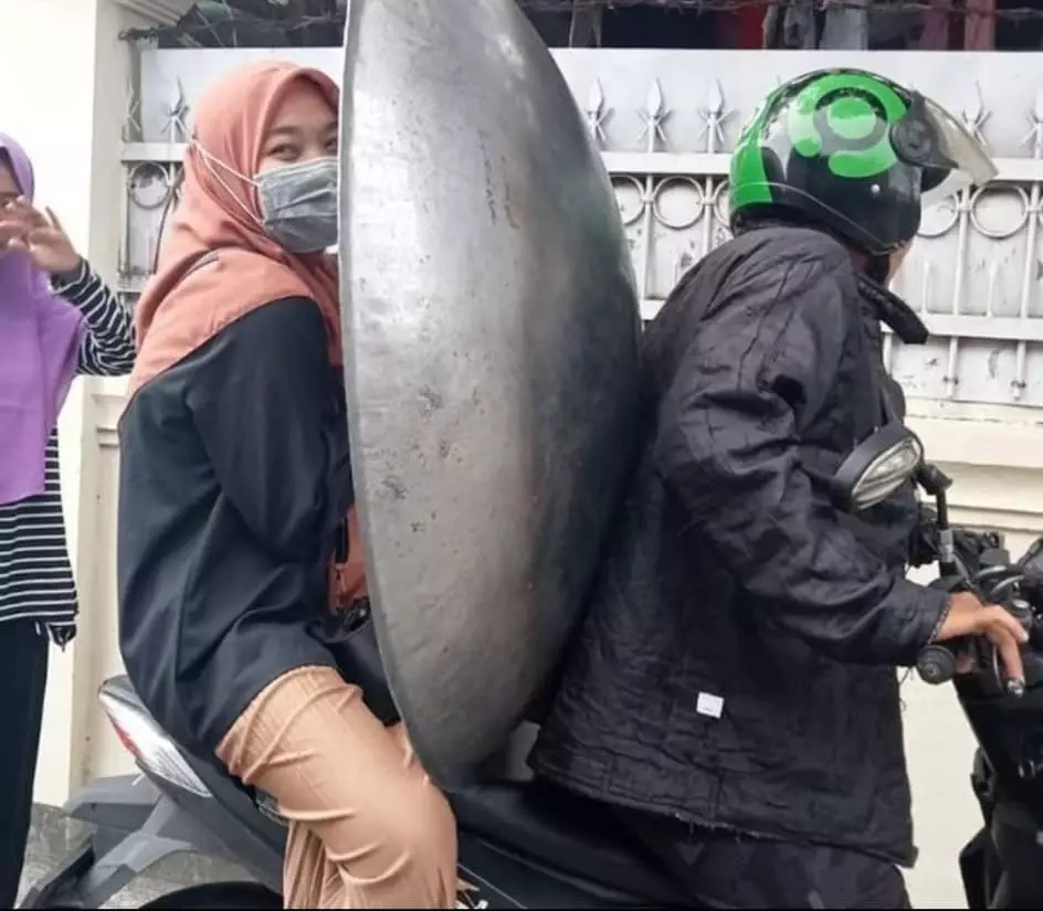 ojek online bawa penumpang dan barang © Instagram