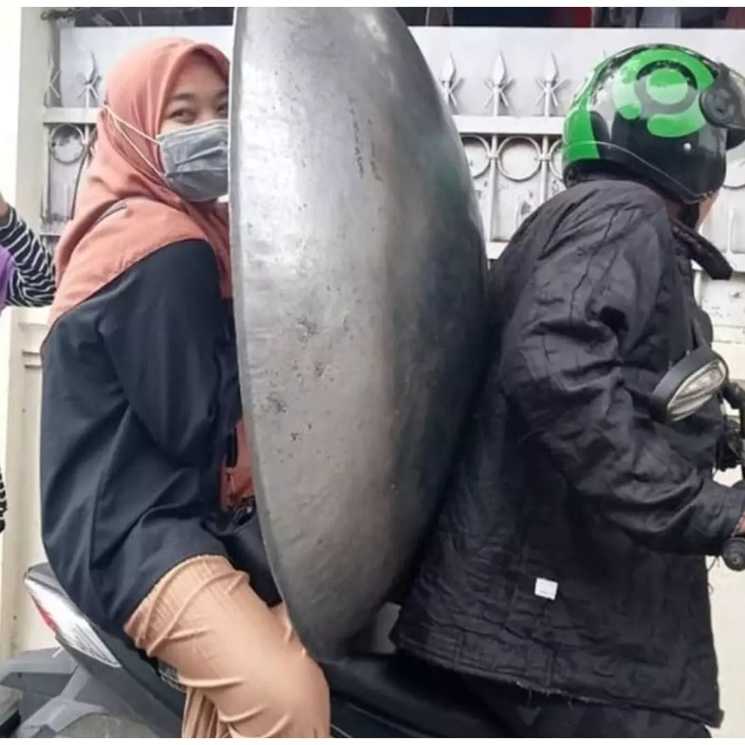 11 Potret kocak momen driver bawa barang bareng penumpang, repotnya minta ampun