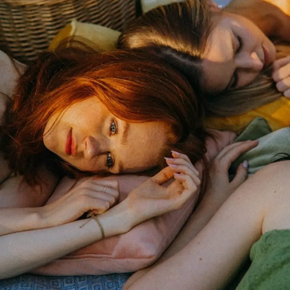 15 Arti mimpi teman meninggal padahal masih hidup menurut psikologi, gambarkan rasa bersalah