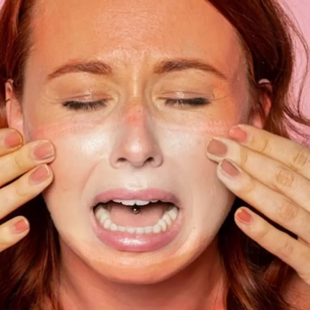 Bukan ditouch up pakai cushion, trik perbaiki makeup longsor agar kembali flawless cuma butuh 1 bahan